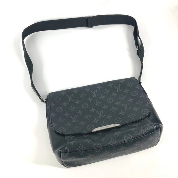 LOUIS VUITTON M40539 MonogramEclipse Messenger ExplorerMM Crossbody Shoulder Bag - Picture 4 of 16